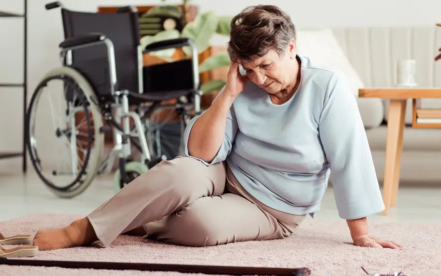  il montascale è un ausilio che può aiutare le persone anziane o con problemi di mobilità a ridurre il rischio cadute.
